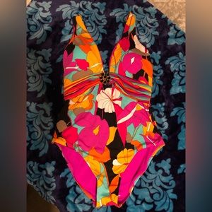 Trina Turk Size 12 multi color swim and spa
